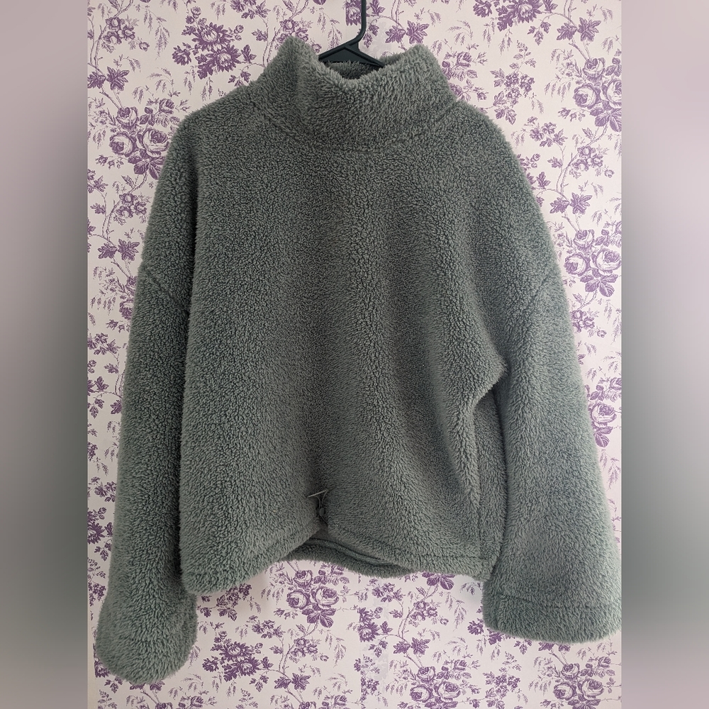 Balance Collection women's green pullover sweater